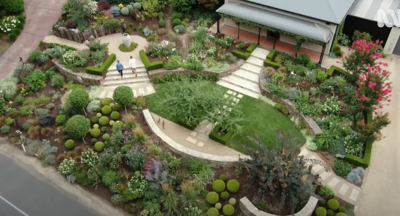Award-Winning Landscape Design - Circular Garden with Geometric Patterns and Artistic Plant Arrangements Stunning aerial view of circular landscape design with geometric lawn patterns, diverse plant collections, and artistic hardscape elements creating a masterpiece outdoor space